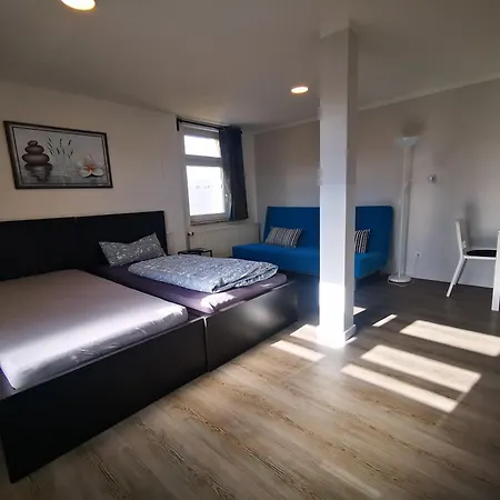 Mit 11 Einzelzimmern Sportcafe *