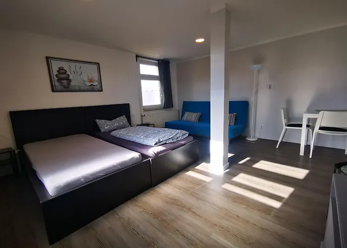 Mit 11 Einzelzimmern Sportcafe *